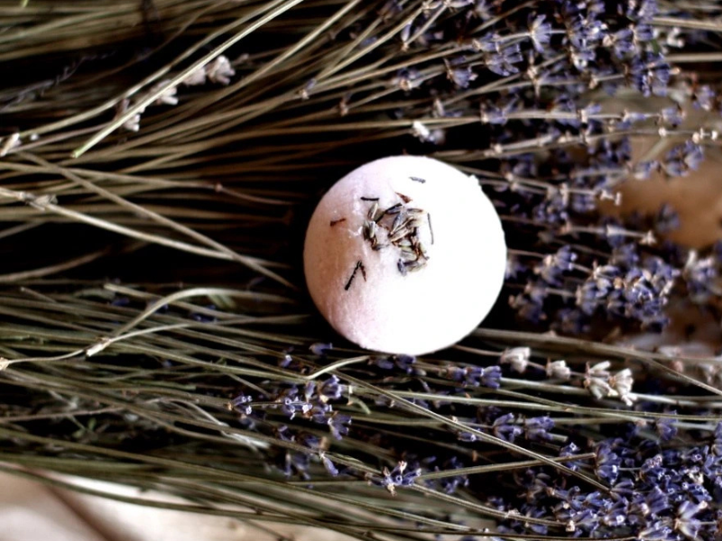 Levandulová šumivá bombička do koupele 25g