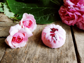 Anglická růže šumivá bombička do koupele 25g