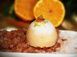 Pomerančová  šumivá bombička s himalájskou solí do koupele 25g